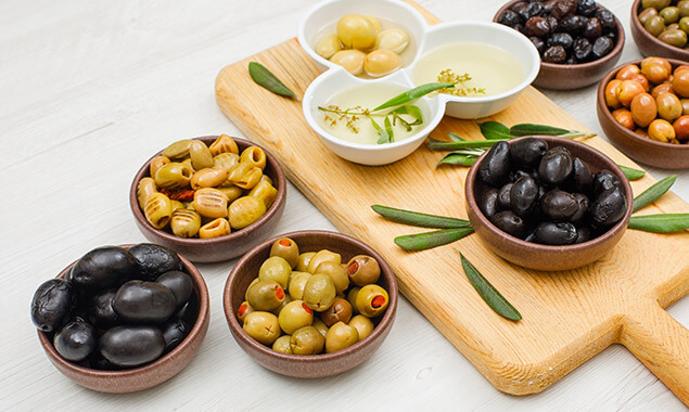 ENTRÉES ET OLIVES