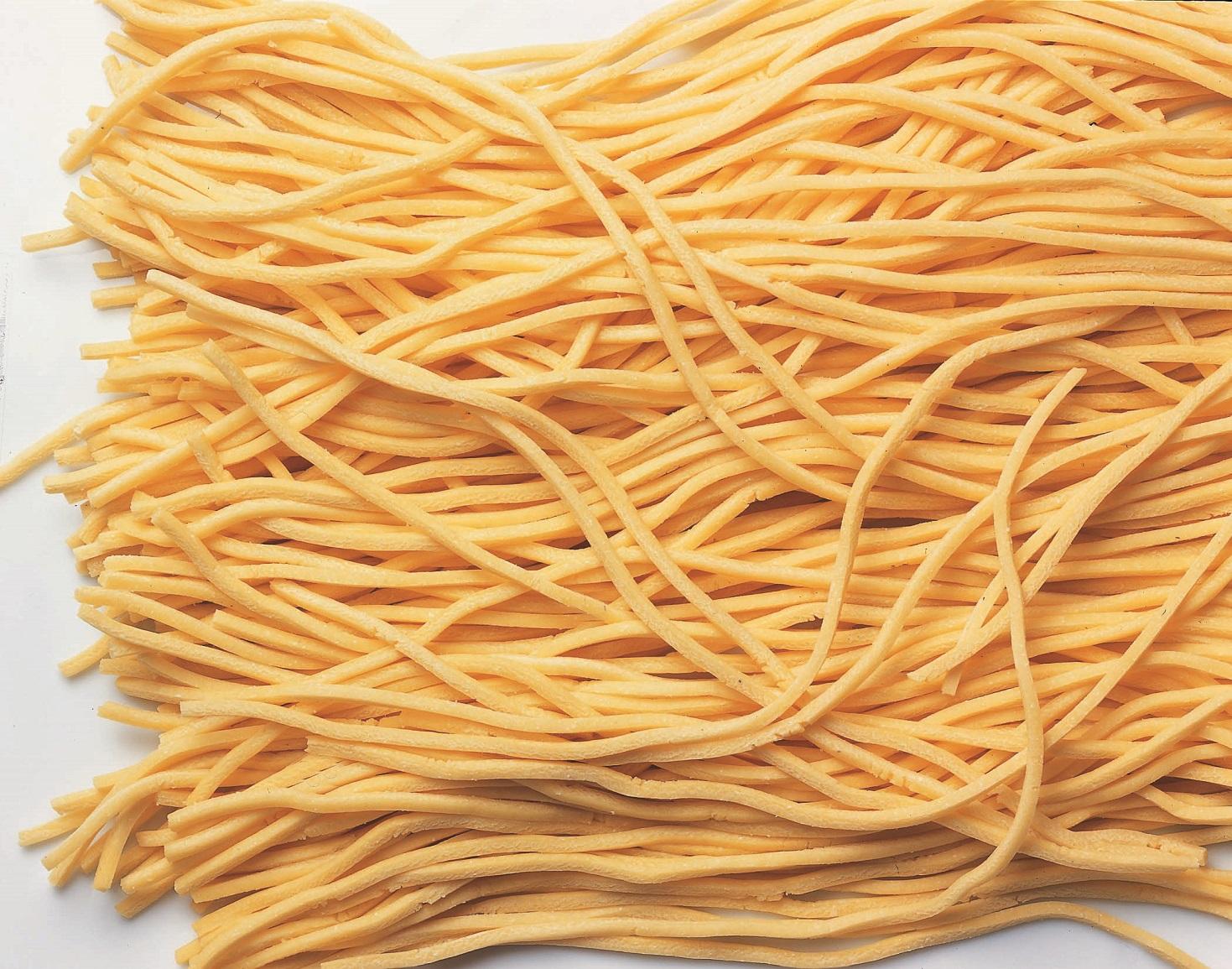 PASTIFICIO F.B Pasta Spaghetti alla Chitarra farina di grano tenero, semola di grano duro (6 x 250 g) TMC 2 settimane - 3 minuti di cottura