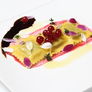 FONTANETO Ravioli ripieno brasato di manzo 4 x (90~ x 5,5 g = 500 g) = 2kg TMC 3 settimane - 5/6 minuti di cottura