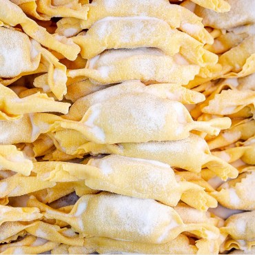FONTANETO Ravioli Caramella ripieno ricotta, Grana Padano e spinaci TMC 10 giorni – 5/6 minuti di cottura 77~ x 13 g = 1 kg